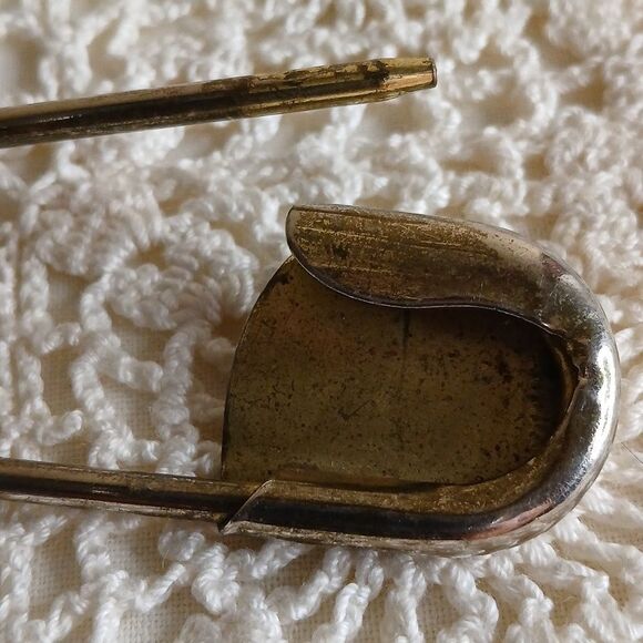 Vintage Steel Large Safety Pin with 7 Keys - Picture 7 of 7